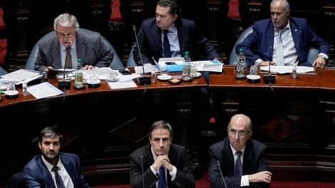 Luis Alberto Heber, Rodrigo Ferres, Pablo Iturralde, Nicolás Martinelli, Alvaro Garce y Guillermo Maciel en comisión general del Senado. Foto: Javier Calvelo
