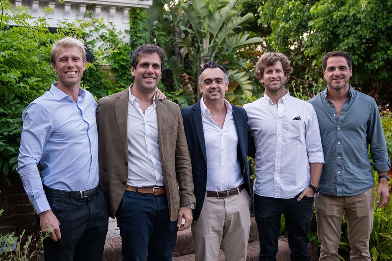 Gaspar Cubillos, Carlos Ravecca, de RMA Arquitectura, Francisco Olaizola, MatíasArtagaveytia y Nicolás Montaño.