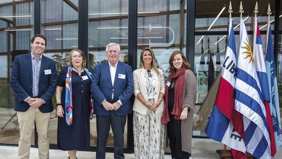 De Moorlands School: Nicolás Manzitti, Mabel Mazzini de Manzitti, Edgardo Manzitti, Soledad Domínguez y Lucía Manzitti De Moorlands School: Nicolás Manzitti, Mabel Mazzini de Manzitti, Edgardo Manzitti, Soledad Domínguez y Lucía Manzitti