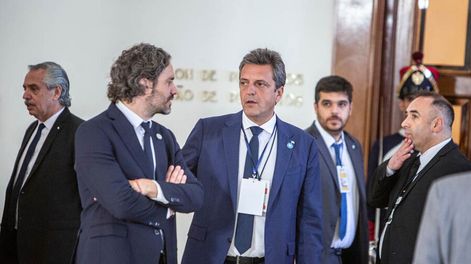 Alberto Fernández, Santiago Cafiero y Sergio Massa durante la Cumbre del Mercosur en 2022. Foto: Mauricio Zina / adhocFOTOS