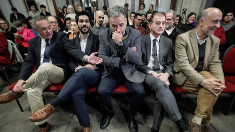 Los presidenciables Delgado, Ojeda, Orsi, Manini y Mieres en un acto por la democracia