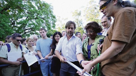 Lacalle Pou en una inauguración en Montevideo. Foto: Javier Calvelo / adhocFOTOS Lacalle Pou en una inauguración en Montevideo. Foto: Javier Calvelo / adhocFOTOS