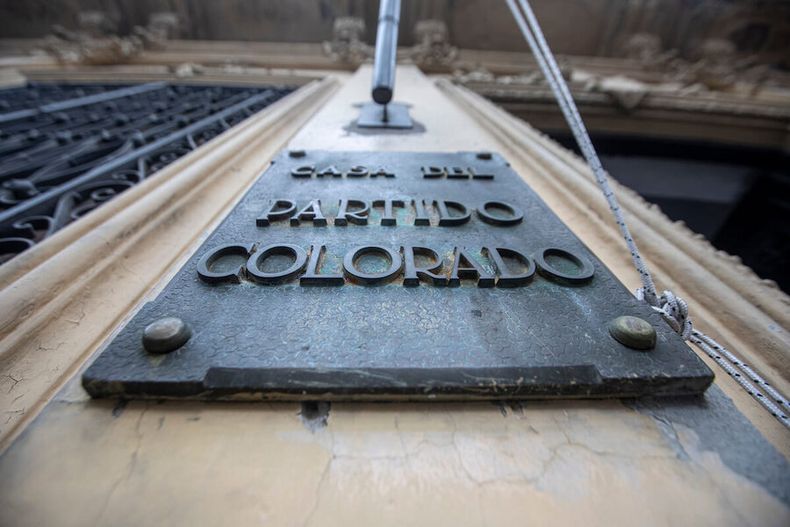 Casa del Partido Colorado en el centro de Montevideo. Foto: Mauricio Zina / adhocFOTOS