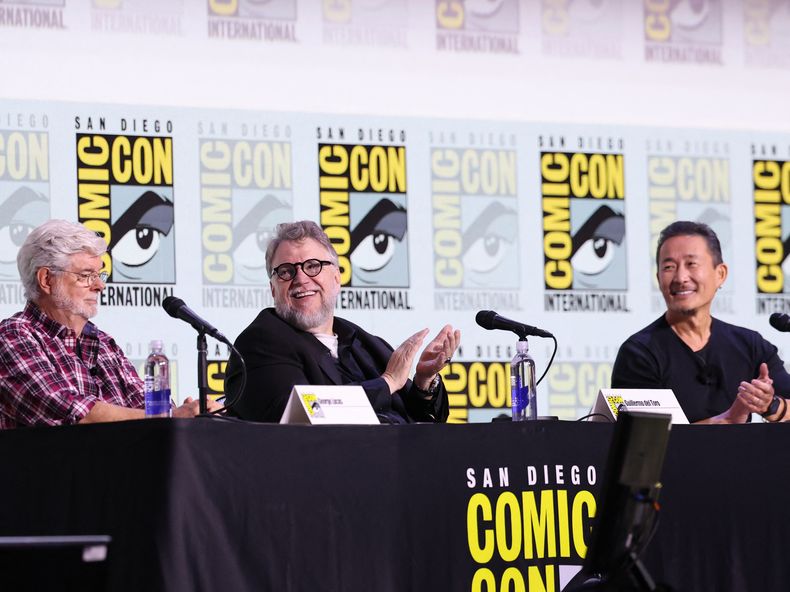 George Lucas, Guillermo del Toro y Doug Chiang, vicepresidente y director creativo ejecutivo de Lucasfilm, hablan en el escenario del adelanto del Museo Lucas de Arte Narrativo durante la Comic-Con International 2025 en San Diego