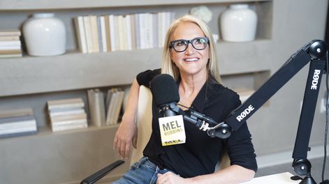 Mel Robbins es la cradora de un exitoso podcast que lleva su nombre.