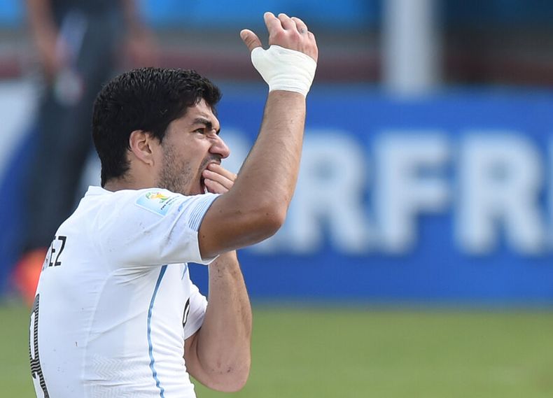 imagen de La sanción de la FIFA a Luis Suárez por morder a un rival fue “desproporcionada”, opinan varios especialistas en derecho laboral