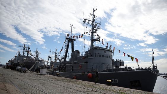 La Armada Nacional busca adquirir dos nuevos buques para reforzar una flota muy debilitada. La Armada Nacional busca adquirir dos nuevos buques para reforzar una flota muy debilitada.