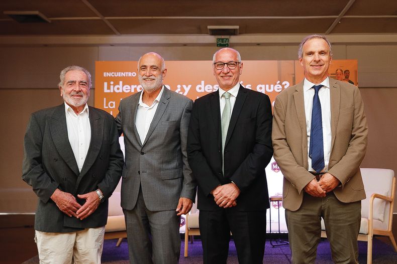 Ricardo Voelker, director de MP Jorge Gerez, expositores Juan Pekolj y Luis Cazabán.