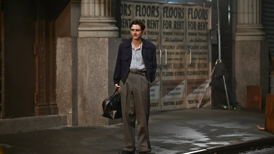 El director descartó recurrir a un doble debido a la dificultad de encontrar a alguien con el físico de Chalamet que jugara de forma profesional.