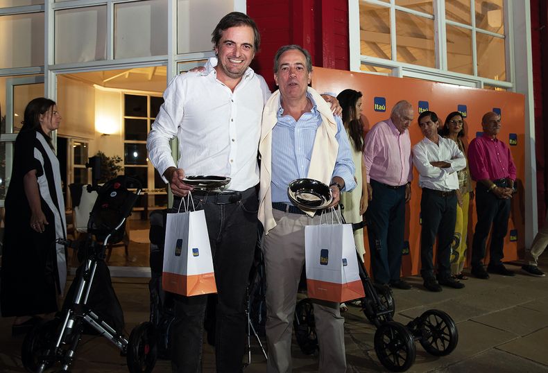 Ganadores de categoría scratch caballeros Miguel Reyes y Guzmán Etcheverry