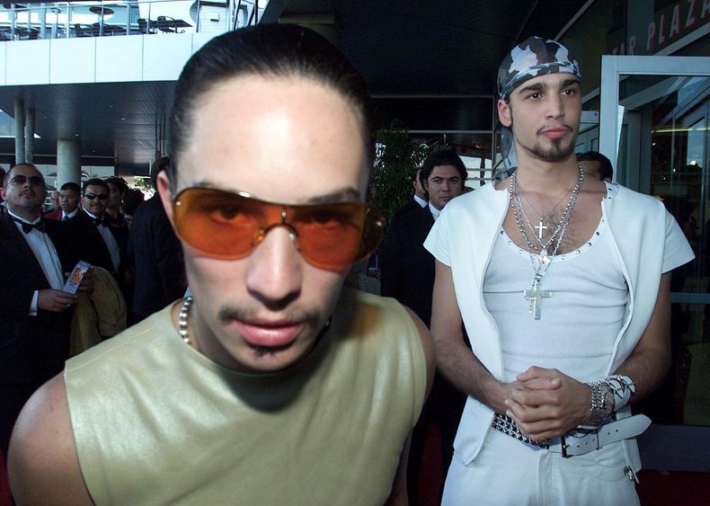 Illya Kuryaki representó lo primero del funk argentino con una estética noventosa sin filtro: bandanas, lentes ámbar, lycra, tachuelas, cadenas y una actitud permanente de backstage.