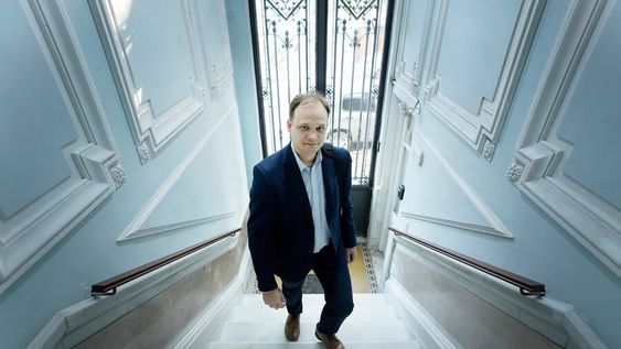 Eduardo Bottinelli en la oficina de Factum en Montevideo, durante la entrevista con Búsqueda. Eduardo Bottinelli en la oficina de Factum en Montevideo, durante la entrevista con Búsqueda.