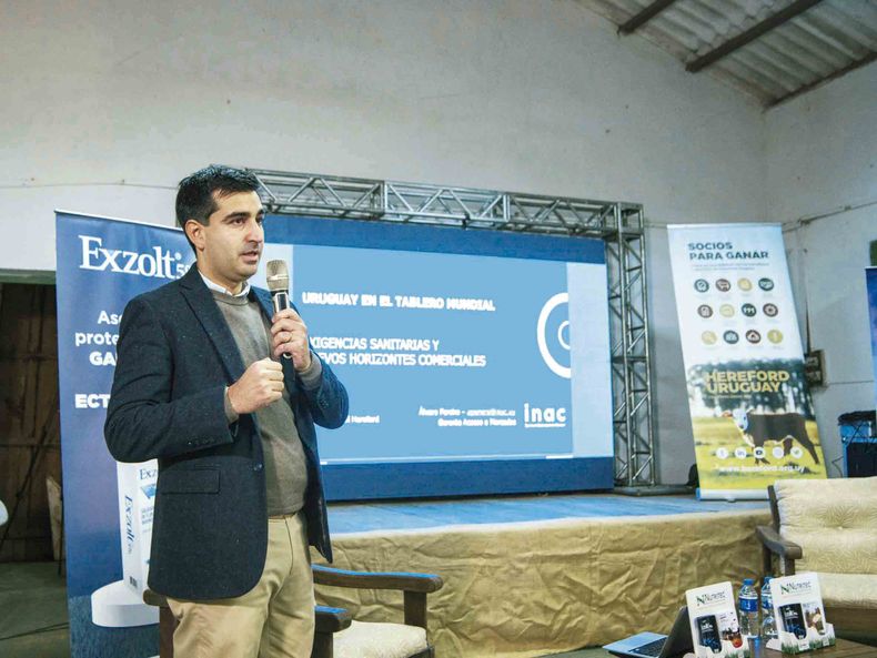 El gerente de Acceso a Mercados del Inac, Álvaro Pereira,&nbsp;en el Foro Ganadero de la Expo Nacional Hereford, en Rivera.