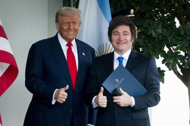 Donald Trump recibe al presidente argentino, Javier Milei, en la Casa Blanca, 14 de octubre de 2025.