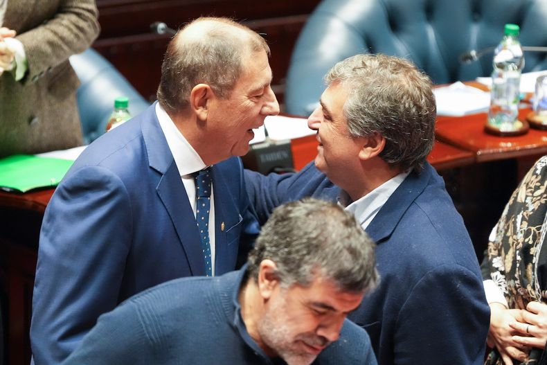 El ministro Gabriel Oddone y el senador Sergio Botana en la interpelación efectuada el 22 de junio.