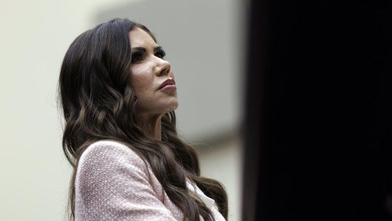 Kristi Noem asiste a una audiencia de Supervisión del Departamento de Seguridad Nacional del Comité Judicial de la Cámara de Representantes en el Capitolio de EE. UU. en Washington, DC, EE. UU., 04 de marzo de 2026.