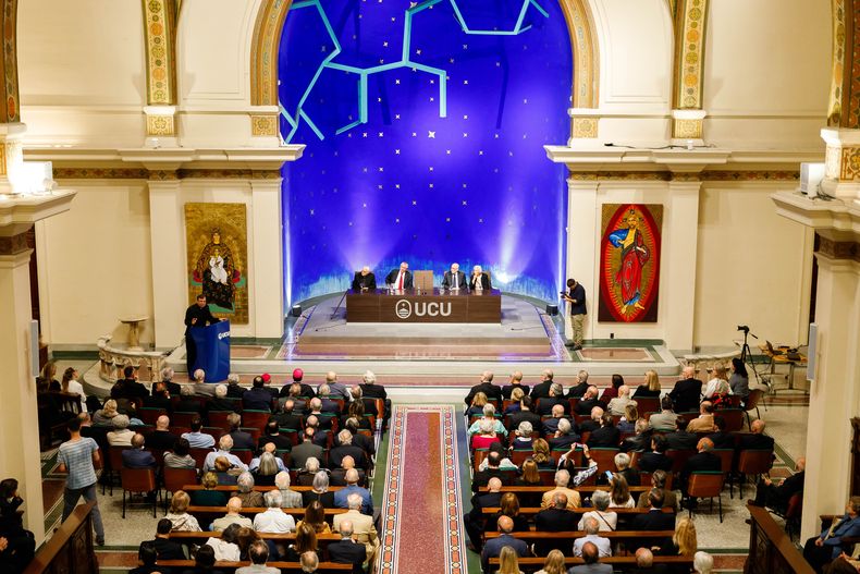 La UCU distinguió a cuatro referentes con el título de doctor honoris causa.