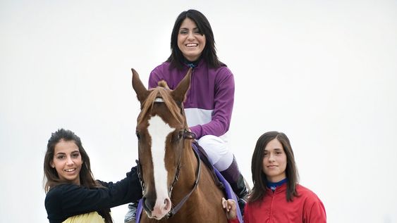 imagen de Ellas tienen las riendas imagen de Ellas tienen las riendas