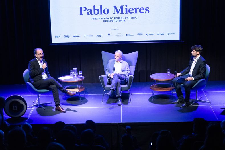 El director de Búsqueda Andrés Danza y el periodista Martín Mocoroa entrevistaron al ministro de Trabajo y precandidato del Partido Independiente Pablo Mieres