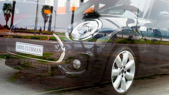 Una automotora en Montevideo.