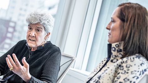 Búsqueda | Marisa Lago y Heide Fulton durante la entrevista con Búsqueda en la Embajada de Estados Unidos. Foto: Mauricio Zina / adhocFOTOS