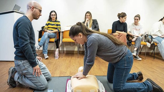 El instructor Martín Isper junto a Amparo Almada