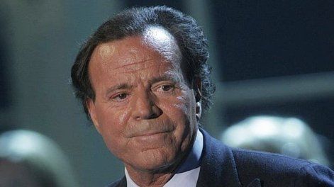 Julio Iglesias.