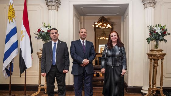 Agregado de Guardia Mahmoud Tantawi, agregado administrativo Mahmoud Nasr y embajadora de Egipto Hala Elbishlawy Agregado de Guardia Mahmoud Tantawi, agregado administrativo Mahmoud Nasr y embajadora de Egipto Hala Elbishlawy