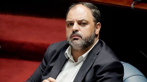 Charles Carrera en la Cámara de Senadores