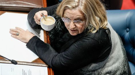 Graciela Bianchi en la Cámara de Senadores del Palacio Legislativo en Montevideo. Foto: Javier Calvelo/ adhocFOTOS