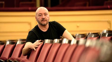 Búsqueda | Josep María Miró en el Solís durante su entrevista con Búsqueda. Fotos: Nicolás Celaya, adhocFOTOS / Búsqueda