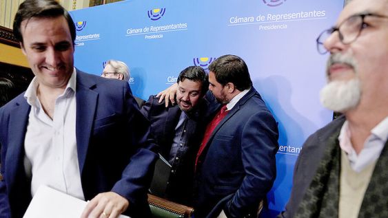 Conferencia de prensa de legisladores colorados sobre la reforma de la seguridad social en el Palacio Legislativo. Foto: Javier Calvelo / adhocFOTOS