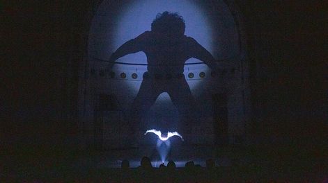 Búsqueda | Fernando Vannet: el monstruo y la sombra que lo acompaña. Foto: Carlos Dossena