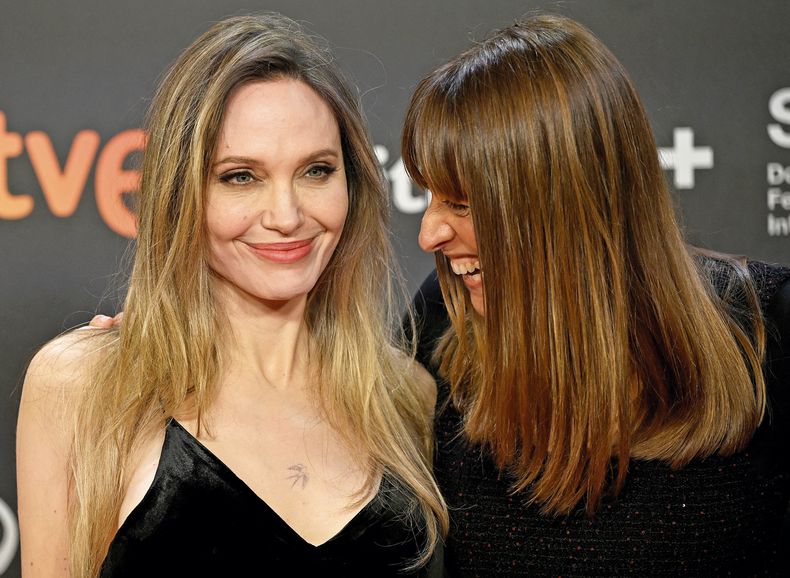 La participación de&nbsp;Angelina Jolie fue una&nbsp;de las grandes sorpresas del festival; la actriz posó junto a Alice&nbsp;Winocour, directora de&nbsp;Couture, el filme que&nbsp;protagoniza.&nbsp;