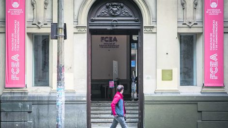 La Facultad de Ciencias Económicas. Foto: Nicolás Garrido / Búsqueda