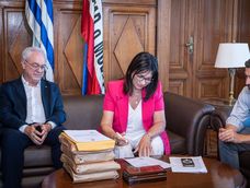 Canciller Mario Lubetkin junto a los senadores Blanca Rodríguez y Daniel Caggiani Canciller Mario Lubetkin junto a los senadores Blanca Rodríguez y Daniel Caggiani