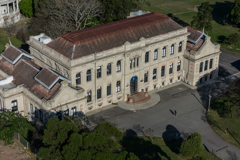 Antigua sede de la Facultad de Veterinaria, en Buceo, en octubre de 2024.&nbsp; &nbsp; &nbsp;