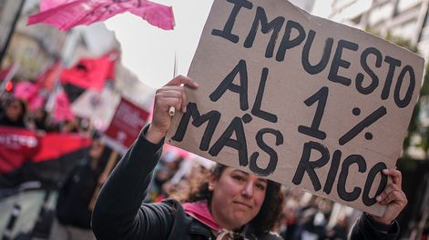 Militante en una movilización del PIT-CNT.