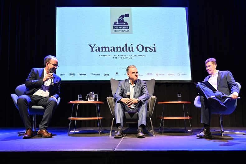 El candidato por el Frente Amplio Yamandú Orsi fue entrevistado por el director de Búsqueda Andrés Danza y por el periodista de Información nacional Santiago Sánchez