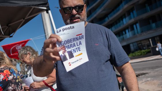 Charles Carrera en una volanteada de la lista 609 en el Puerto del Buceo Charles Carrera en una volanteada de la lista 609 en el Puerto del Buceo