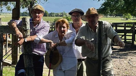 Josefina Herrán de Bordaberry con tres de sus nueve hijos, Javier, Santiago y Pablo. Foto: Agro Búsqueda
