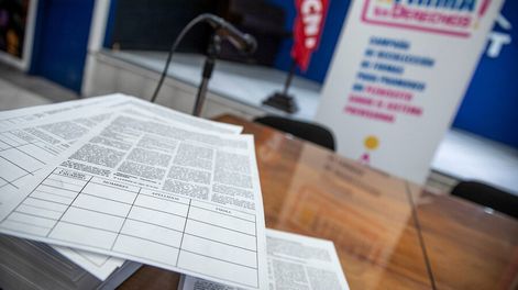 Lanzamiento de campaña de recolección de firmas para promover un plebiscito sobre seguridad social en la sede del PIT-CNT. Foto: Mauricio Zina / adhocFOTOS
