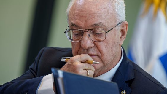 Mario Lubetkin tras la visita del viceprimer ministro de China a Uruguay. Mario Lubetkin tras la visita del viceprimer ministro de China a Uruguay.