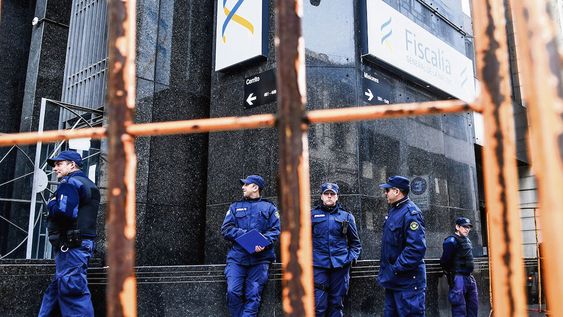 Vallado policial en la sede de Fiscalía en 2019. Fotos: Javier Calvelo / adhocFOTOS Vallado policial en la sede de Fiscalía en 2019. Fotos: Javier Calvelo / adhocFOTOS