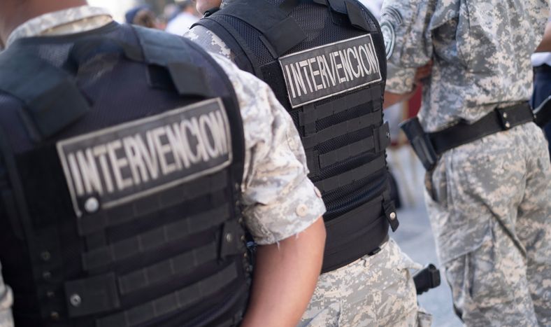 Yamandú Orsi justificó el levantamiento de la suspensión de la licitación al señalar que se trata de una decisión vinculada a la seguridad operativa de la Policía Nacional.