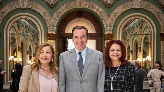 Rosina Zimbaro, director general de Asuntos Culturales de la CancilleríaFernando Lugris y Carmen Álvarez, de Amigos del Patrimonio. Rosina Zimbaro, director general de Asuntos Culturales de la CancilleríaFernando Lugris y Carmen Álvarez, de Amigos del Patrimonio.