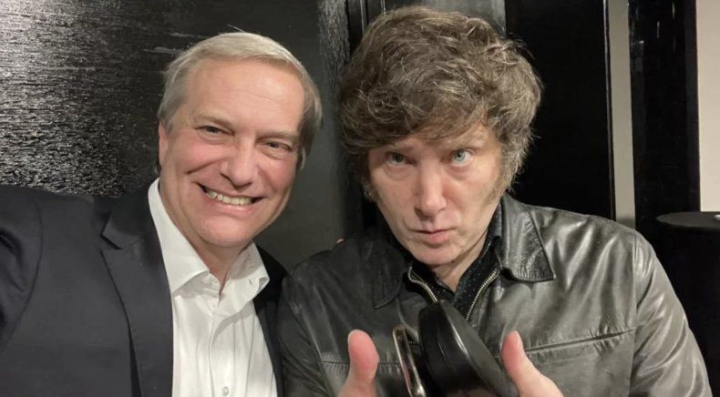 José Antonio Kast en una selfie junto a Javier Milei.