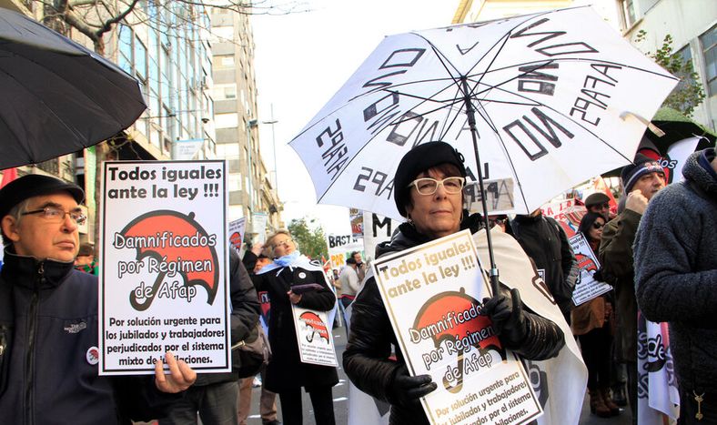 imagen de Sin vencidos ni vencedores el Frente Amplio logró destrabar la crisis por los “cincuentones” y Astori sigue siendo ministro