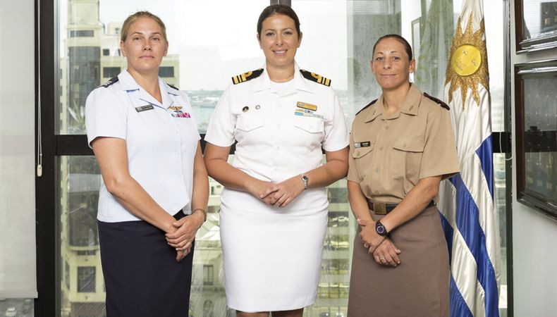 imagen de Ellas son las primeras edecanas del presidente y la vicepresidenta