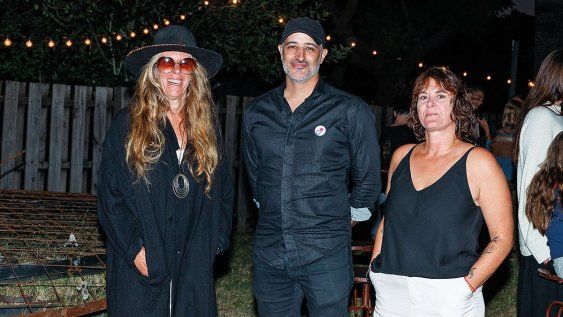 De CAF 8: Cofundadora Heidi Lender, director creativo y cofundador Darío Invernizzi y directora de Operaciones Generales y productora general Gaby Ravier De CAF 8: Cofundadora Heidi Lender, director creativo y cofundador Darío Invernizzi y directora de Operaciones Generales y productora general Gaby Ravier